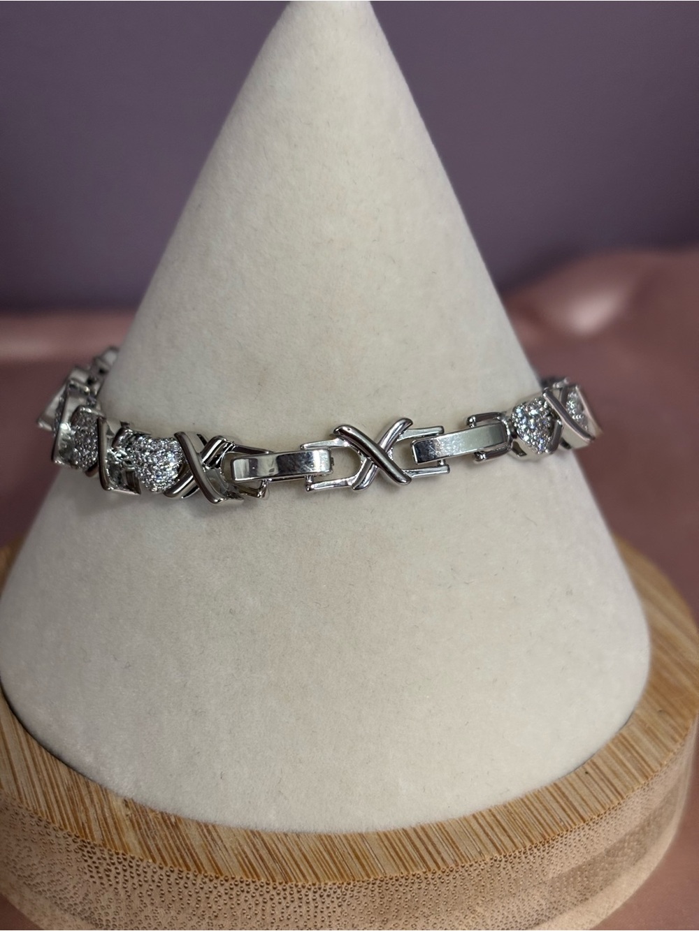 Sparkling Silver Heart & X Link Bracelet - Women Jewelry - Picture 2 of 3